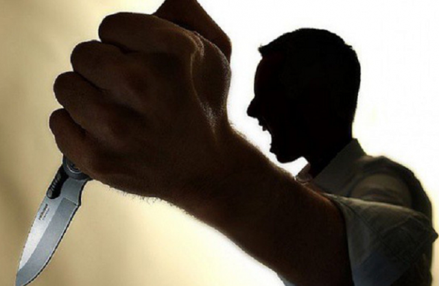 Chồng cứa cổ vợ rồi tự sát nhưng bất thành