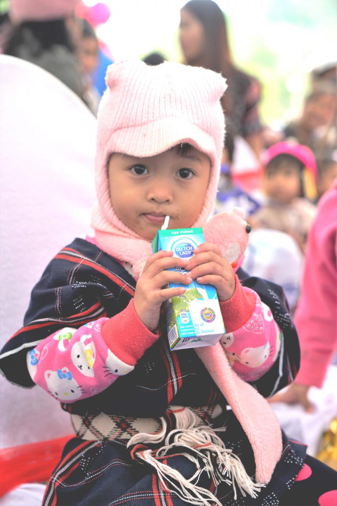 Chương trình Khuyến học Đèn Đom Đóm của Sữa Cô Gái Hà Lan thắp sáng ước mơ được đến trường của trẻ em Việt Nam