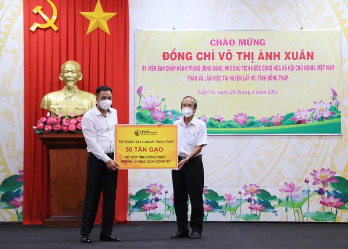 T&T Group ủng hộ Đồng Tháp thêm 50 tấn gạo để hỗ trợ người dân trên địa bàn tỉnh sớm vượt qua giai đoạn khó khăn do ảnh hưởng của dịch bệnh.
