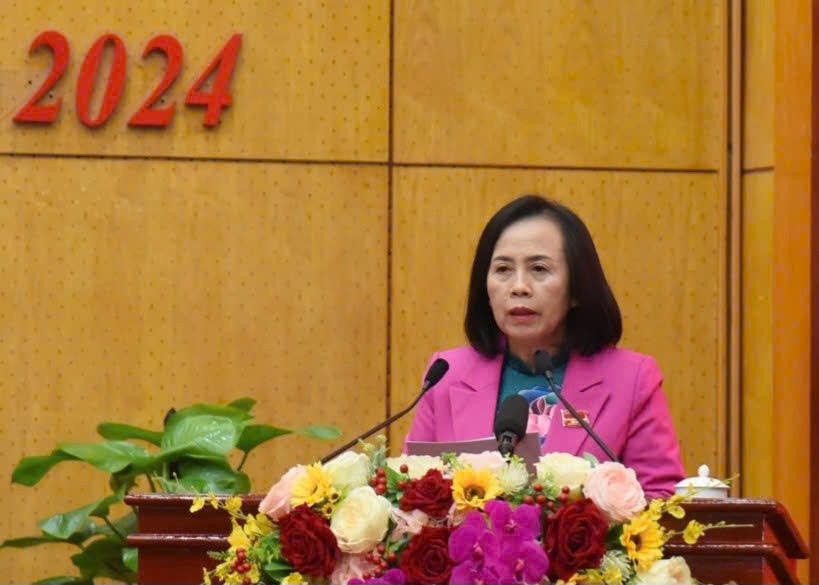 Bà Đoàn Thị Hậu, Uỷ viên Ban Thường vụ Tỉnh uỷ, Chủ tịch HĐND tỉnh Lạng Sơn phát biểu bế mạc kỳ họp.