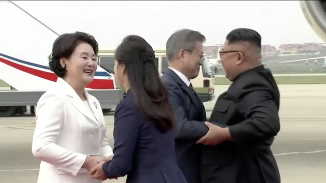 Tổng thống Hàn Quốc Moon Jae-in và nhà lãnh đạo Triều Tiên Kim Jong-un.