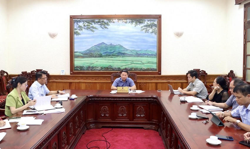 Quang cảnh cuộc họp.