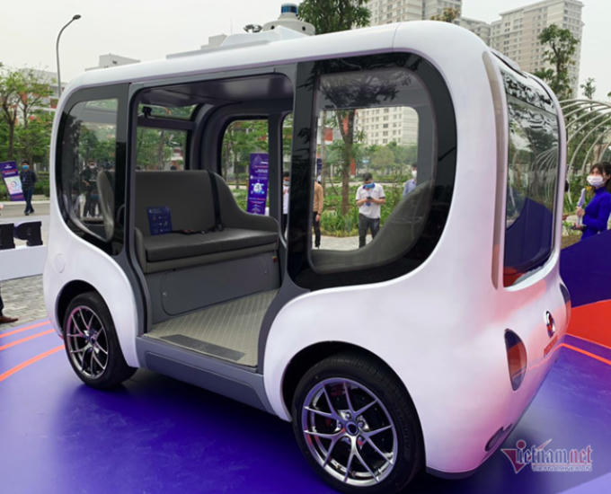 Ô tô điện trong tương lai sẽ hướng tới khả năng tự lái cấp độ cao, thậm chí xe không cần vô-lăng. Điều này đặt ra yêu cầu cao hơn về các tiêu chuẩn, quy chuẩn để quản lý và phát triển xe điện. (Ảnh: Hoàng Hiệp)