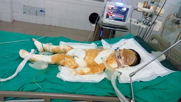 Cháu Như đang giành giật sự sống từng giây từng phút trên giường bệnh.