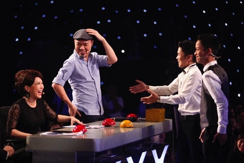 Giám khảo Huy Tuấn múa ballet.