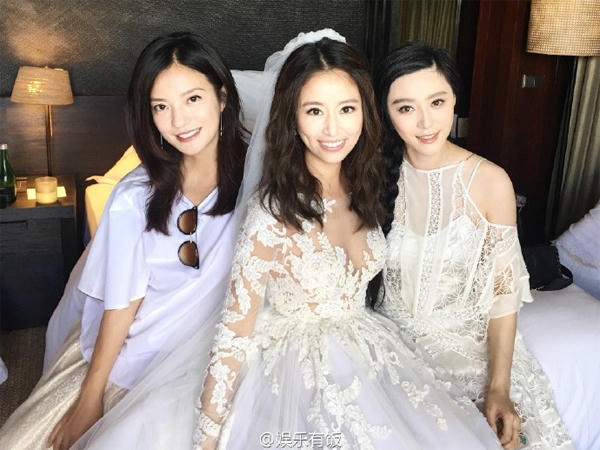 Ba ngôi sao "Hoàn Châu cách cách" hội ngộ.