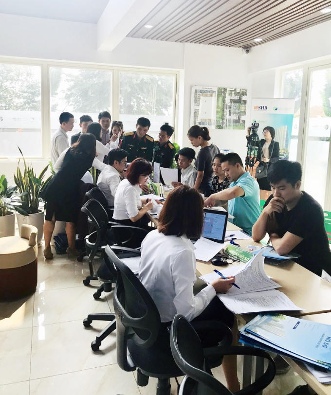 Dự &aacute;n EcoHome 3 ch&aacute;y h&agrave;ng trong ng&agrave;y đầu tiếp nhận hồ sơ