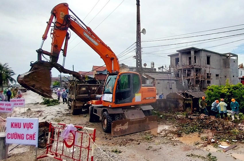 Luật Đất đại 2024 quy định việc cưỡng chế thực hiện quyết định thu hồi đất phải bảo đảm các nguyên tắc, điều kiện cụ thể. (Hình ảnh mang tính chất minh hoạ).