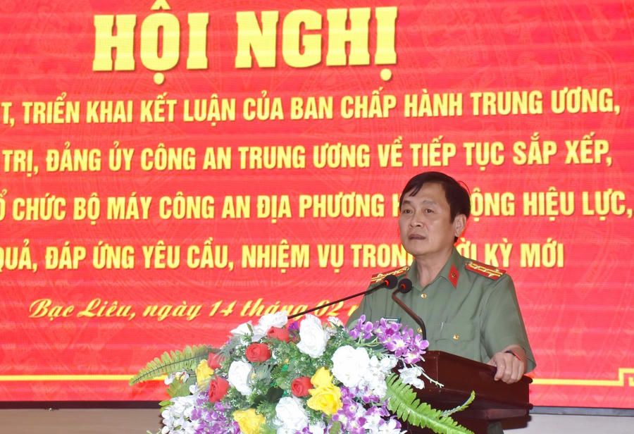 Đại tá Hồ Việt Triều - Ủy viên Ban Thường vụ Tỉnh ủy, Bí thư Đảng ủy, Giám đốc Công an tỉnh Bạc Liêu, phát biểu chỉ đạo tại Hội nghị.