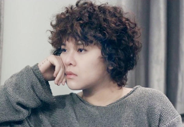 Nữ nhạc sĩ còn có khả năng chơi một số loại nhạc cụ khác nhau như piano, guitar. Ảnh: Internet