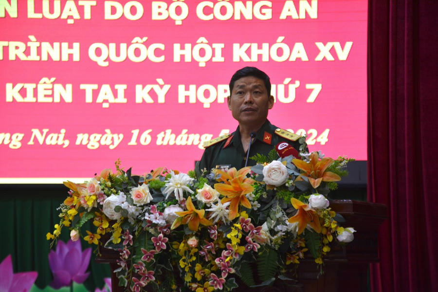Các đại biểu cho ý kiến, góp ý những nội dung cụ thể đối với từng dự án, dự thảo luật.
