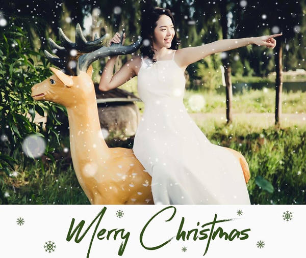 Nữ ca sĩ, diễn viên Minh Hằng xinh đẹp khoe ảnh Giáng sinh lung linh. Ảnh: Internet