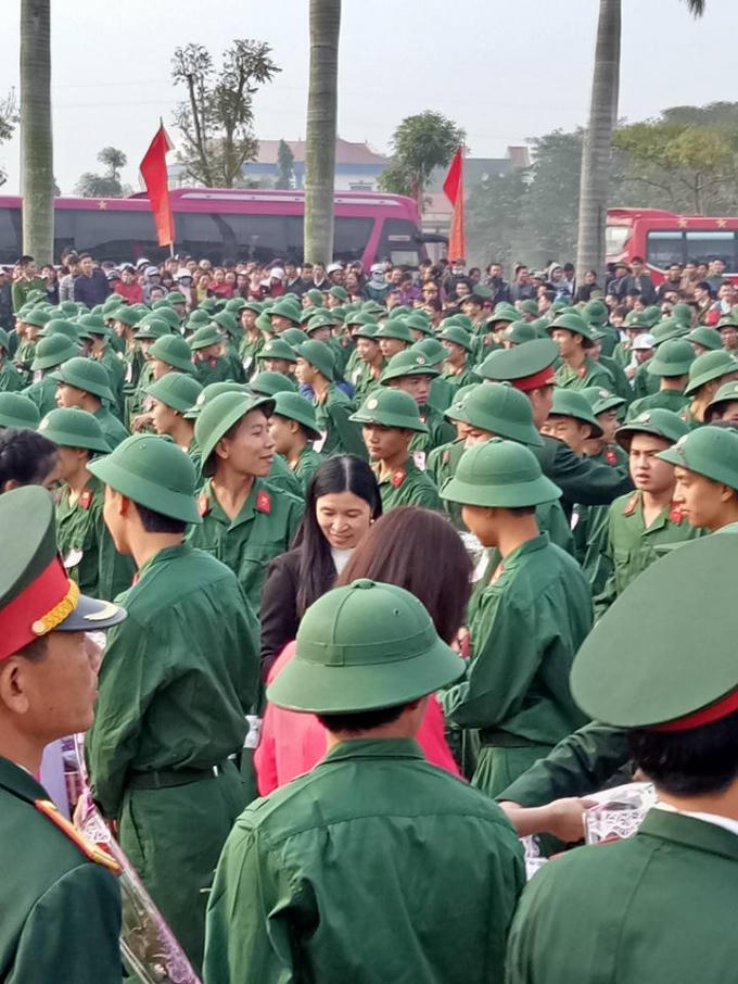 Những hình ảnh trong buổi lễ nhập ngũ tại UBND huyện Nam Trực, tỉnh Nam Định. (Ảnh: FB Lap Vu).