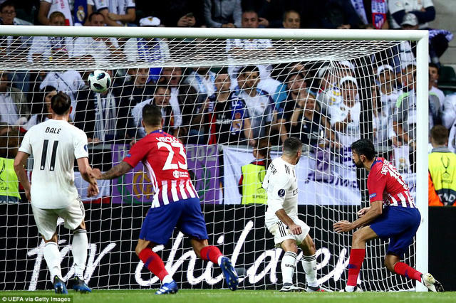 Diego Costa lập cú đúp vào lưới Real Madrid ở hiệp chính