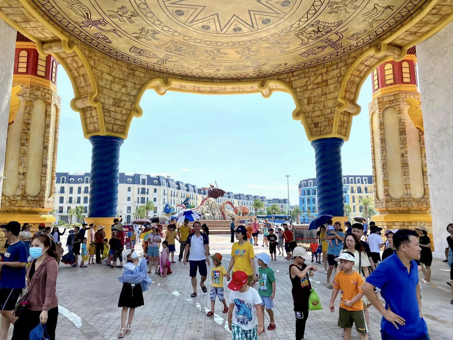 Khu du lịch Quốc tế Đồi Rồng như “thỏi nam châm” hút khách.