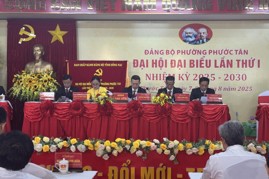 Đoàn Chủ tịch chủ trì Đại hội