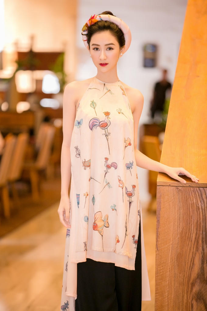 Diện &aacute;o d&agrave;i c&aacute;ch t&acirc;n, &Aacute; hậu H&agrave; Thu khiến bao người say đắm