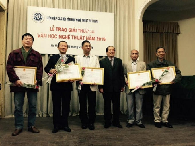 "Giai góc của cuộc sống đã được viết một cách trung thực, không sa vào tình trạng cũ người mới ta. Nhưng quan trọng hơn cả việc phát hiện ra những tên tuổi, tài năng thực sự.", nhà văn Hữu Thỉnh nói.