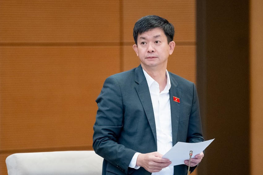 Tổng Thư ký Quốc hội, Chủ nhiệm Văn phòng Quốc hội Lê Quang Tùng trình bày báo cáo tại kỳ họp. Ảnh: quochoi.vn