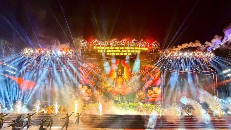 Chương trình nghệ thuật tại buổi lễ.