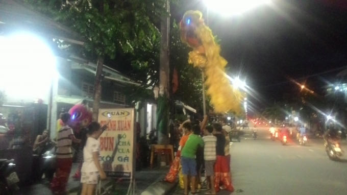 Huế: Tiếng trống m&uacute;a L&acirc;n rộn r&agrave;ng tr&ecirc;n đường phố Cố đ&ocirc;