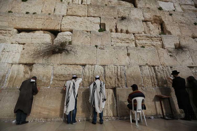 Mỗi năm nơi này đón tiếp hàng triệu tín đồ và du khách tới cầu nguyện. (Ảnh: Traveljerusalem).