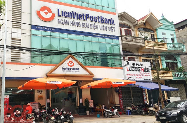 Đi rút tiền ở ngân hàng LPB được nhận về gấp đôi: Biểu dương hành động trả lại tiền thừa