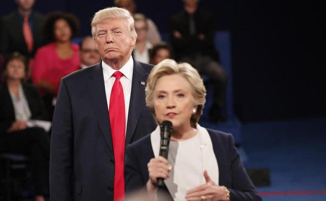 ba-clinton-tong-thong-donald-trump-bi-am-anh-ve-toi-2-1569819957896