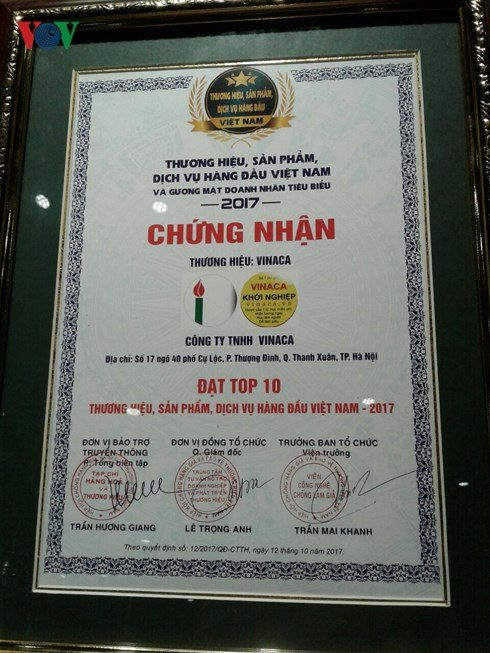 Công ty TNHH VINACA từng được trao chứng nhận thương hiệu đạt tốp 10 thương hiệu, sản phẩm, dịch vụ hàng đầu Việt nam 2017 (nguồn trang web của công ty TNHH VINACA).