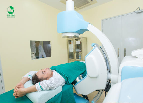 Tán sỏi ngoài cơ thể được đánh giá là bước tiến vượt bậc với ưu điểm: không cần mổ, không cần uống thuốc dài ngày, không phải nằm viện.