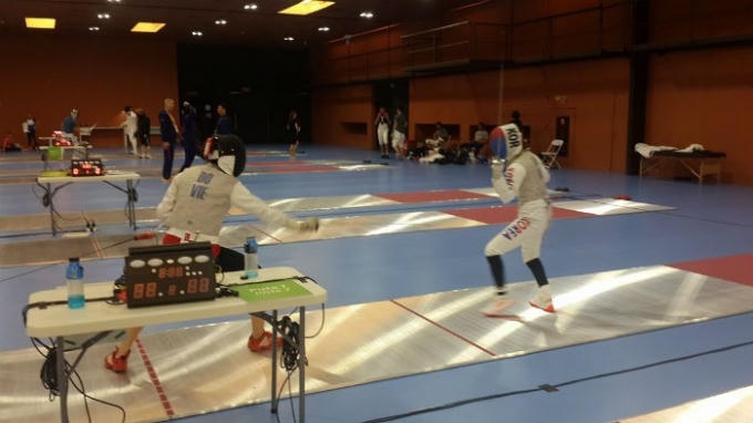 VĐV môn Đấu kiếm Việt Nam tập luyện vs VĐV Hàn Quốc