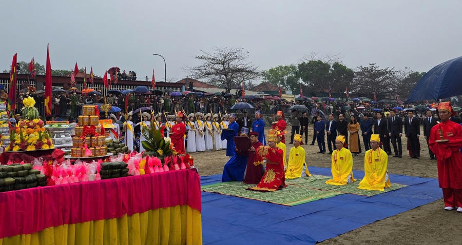 Hàng ngàn người tham gia Lễ Cầu Ngư.