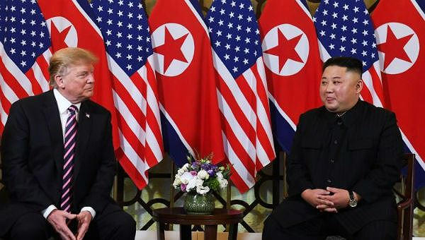 Ông Trump và ông Kim tại hội nghị thượng đỉnh ở Việt Nam.