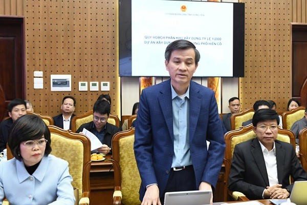 Phó Giáo sư, Tiến sĩ Đoàn Minh Huấn, Ủy viên Ban Chấp hành Trung ương Đảng, Phó Giám đốc Thường trực Học viện Chính trị Quốc gia Hồ Chí Minh phát biểu tại buổi làm việc.