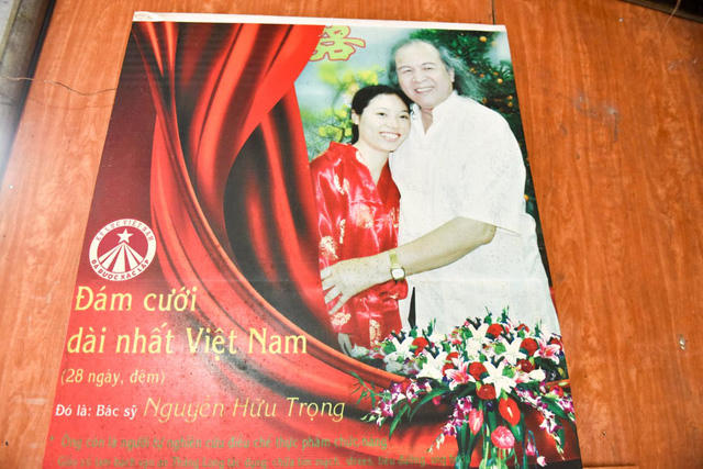 Cho đến bây giờ, chuyện tình của ông với người vợ trẻ thứ 4 vẫn được người dân trong vùng kể lại với những yếu tố ly kỳ như cổ tích.