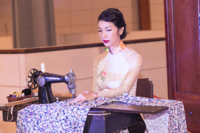 Xuân Lan, Trương Thị May đồng loạt diện áo dài đến xem liveshow của Đàm Vĩnh Hưng