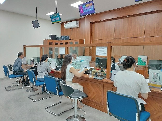 Sở Y tế Hà Nội đã chỉ đạo các Bộ phận một cửa cũng như các đơn vị y tế trong ngành tăng cường công tác truyền thông về việc thanh toán không dùng tiền mặt. Ảnh: https://soyte.hanoi.gov.vn