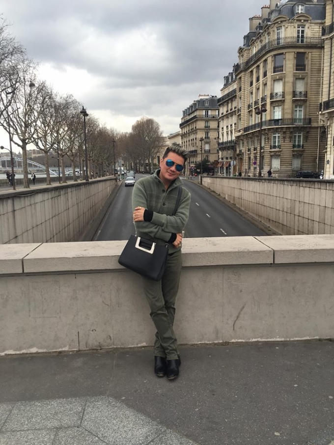 Mr.Đ&agrave;m h&agrave;o hứng thăm Kinh đ&ocirc; &aacute;nh s&aacute;ng