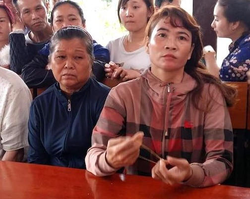 Hai trong số 3 người phụ nữ bị bắt giữ.