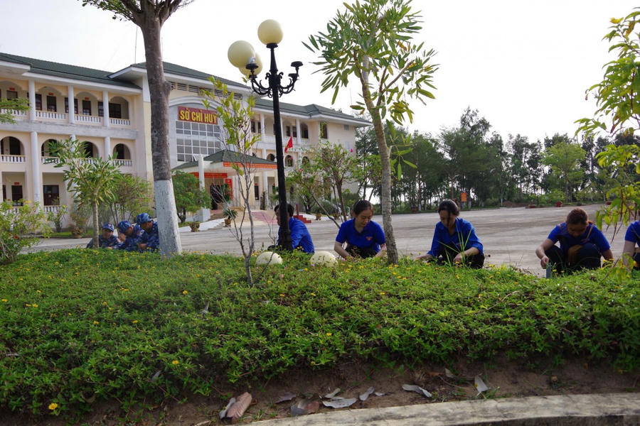 Một số hình ảnh Đoàn cơ sở Hải đoàn 42 thực hiện “Ngày thứ Bảy tình nguyện”, “Ngày Chủ nhật xanh”