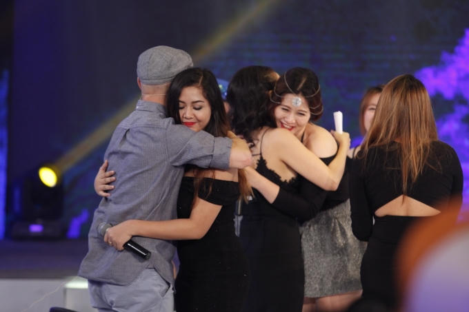 Vietnam Idol: Thu Minh tự tin dạy th&iacute; sinh &ldquo;c&aacute;ch bịa&rdquo; khi qu&ecirc;n lời, lộ diện top 12 xuất sắc nhất