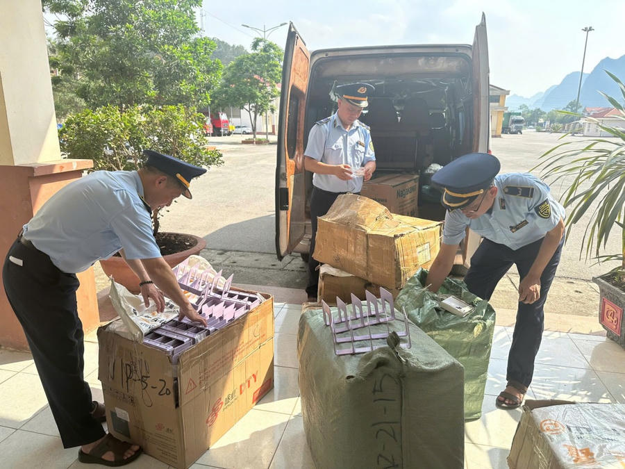 Cao điểm truy quét buôn lậu, hàng giả và xâm phạm sở hữu trí tuệ trên phạm vi toàn quốc. (Ảnh minh họa: dms.gov.vn)