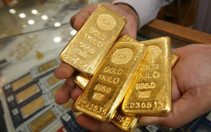 Giá vàng hôm nay 10/1: Đà lao dốc tiếp tục được duy trì