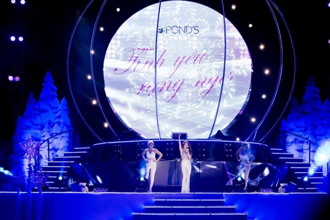 Bảo Anh chia sẻ lời chúc ý nghĩa đến phái đẹp: “Chúc các bạn gái sẽ biết yêu thương và chăm chút bản thân mình hơn, để mỗi cô gái đều tự tin khỏe vẻ đẹp rạng ngời trong năm mới”.