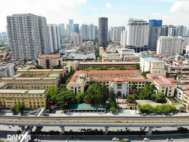 Dự kiến đất xây dựng các trường đại học, cao đẳng đến năm 2030 khoảng 10.660 ha. Trong đó, thành phố Hà Nội có diện tích 5.200ha, Vĩnh Phúc 780ha, Bắc Ninh 650ha, Hải Dương 650ha, Hưng Yên 780ha, Hà Nam 455ha, Hòa Bình 130ha, Phú Thọ 32 ha, Thái Nguyên 1.430ha, Bắc Giang 260ha.