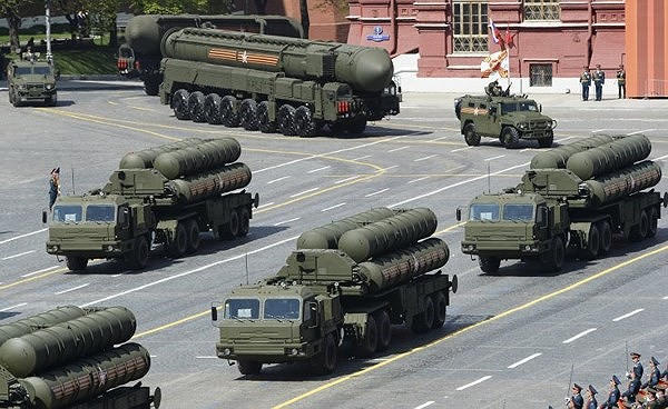 Tổ hợp tên lửa S-400 Nga tham gia duyệt binh ở Quảng Trường Đỏ.