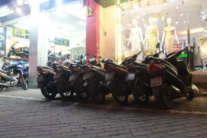 Vỉa hè nhiều tuyến phố đã thông thoáng.