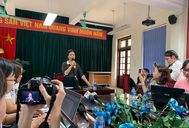 Hiệu trưởng Trường Trần Phú, quận Hoàng Mai trả lời báo chí