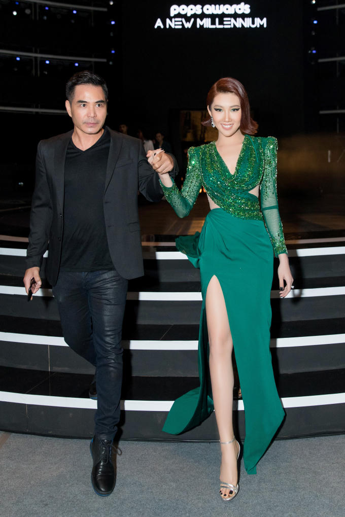 Từng kh&ocirc;ng d&aacute;m gặp nhau, Thu&yacute; Ng&acirc;n lại nắm chặt tay Trung Dũng thế n&agrave;y!