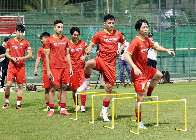 Sau ba trận thất bại liên tiếp tại Vòng loại thứ ba FIFA World Cup 2022 khu vực châu Á, thầy trò HLV Park Hang Seo đối diện với áp lực tâm lý rất lớn khi buộc phải giành được kết quả tốt trước Oman nhằm duy trì cơ hội cạnh tranh trong cuộc đua tại bảng B.